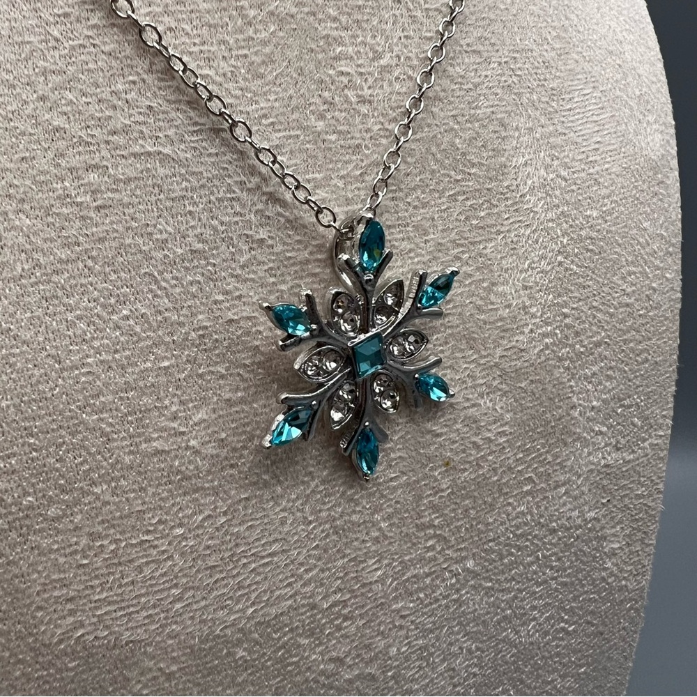 Snowflake Pendant Necklace - Picture 4 of 6